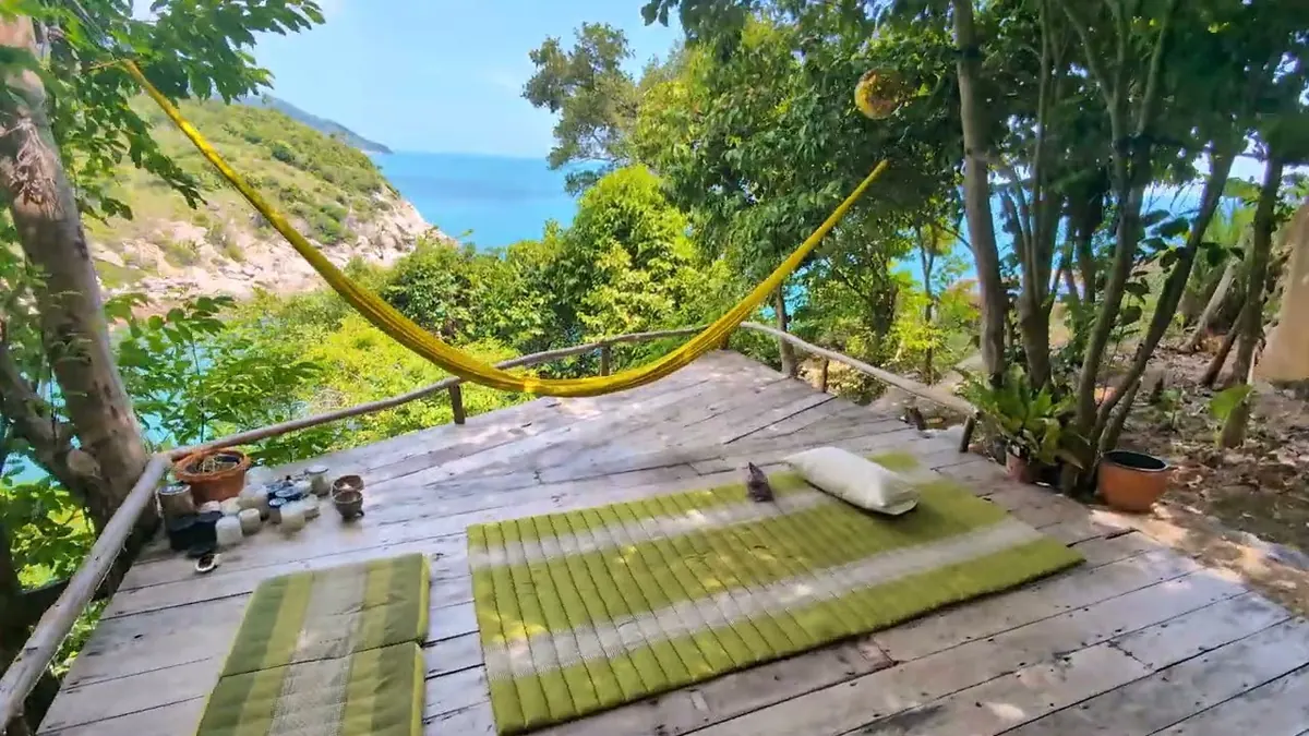 Why Nam Villa video: the jungle villa, pools and bay on Koh Phangan